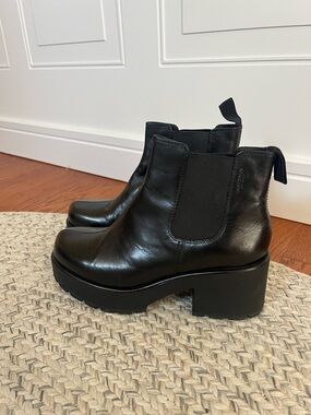 Vagabond Black Leather Platform Chelsea Booties